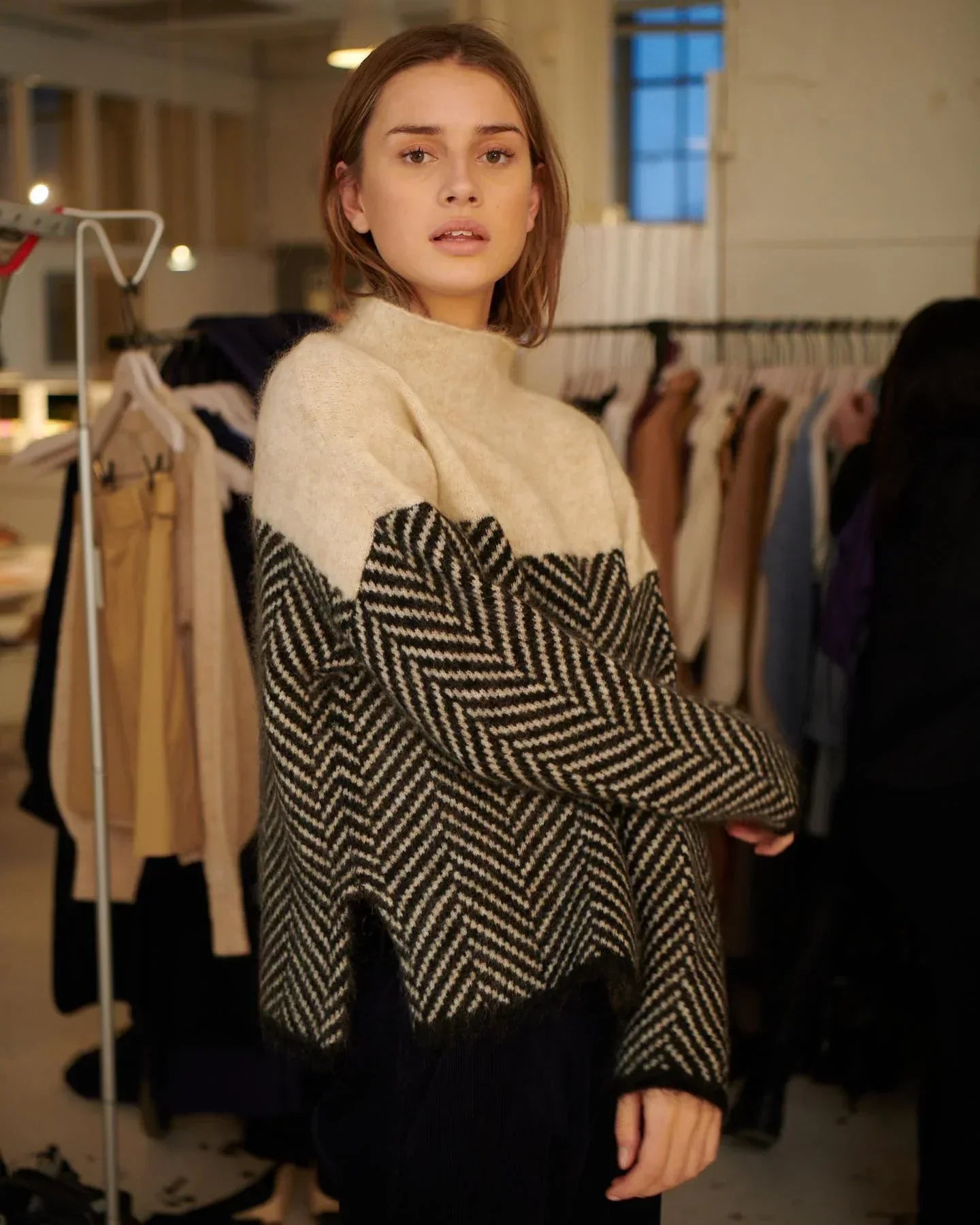 LIA | Lightweight Fine-Knit Sweater