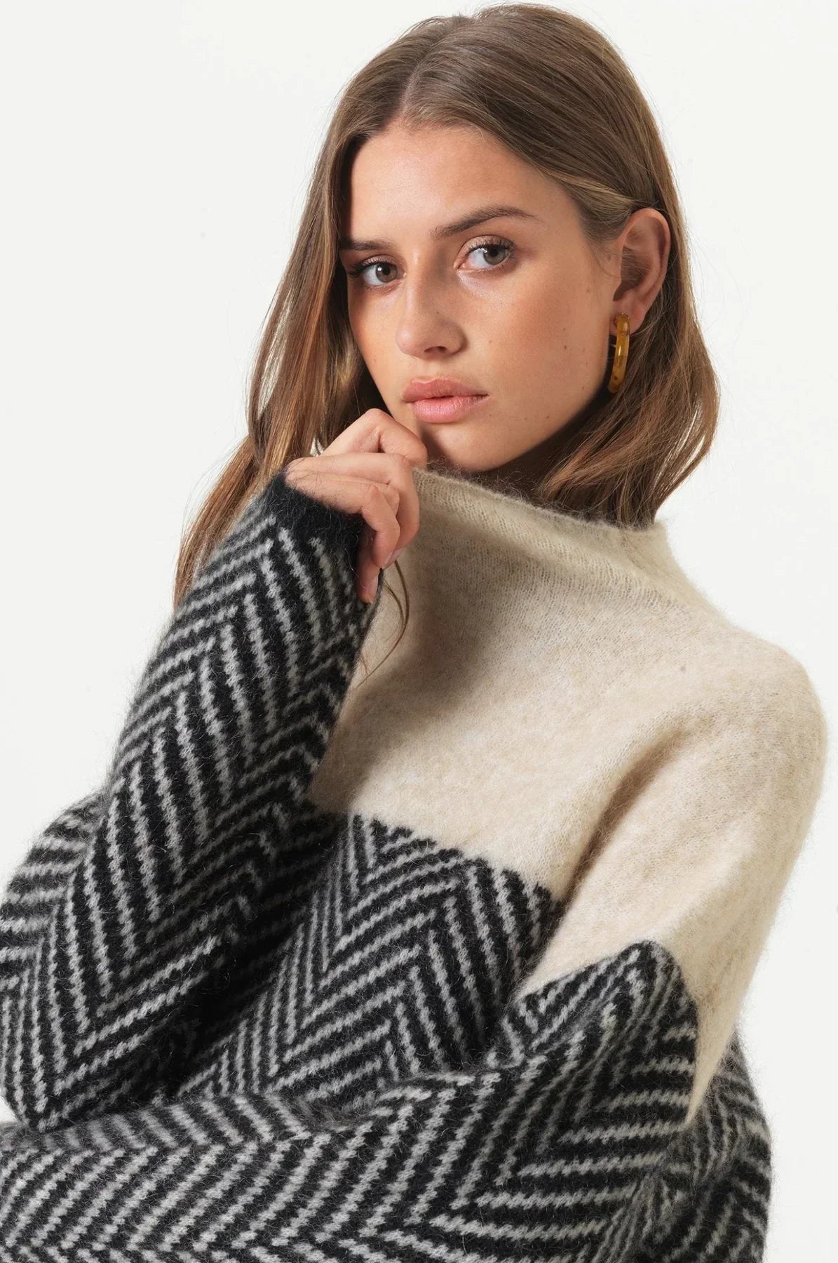 LIA | Lightweight Fine-Knit Sweater